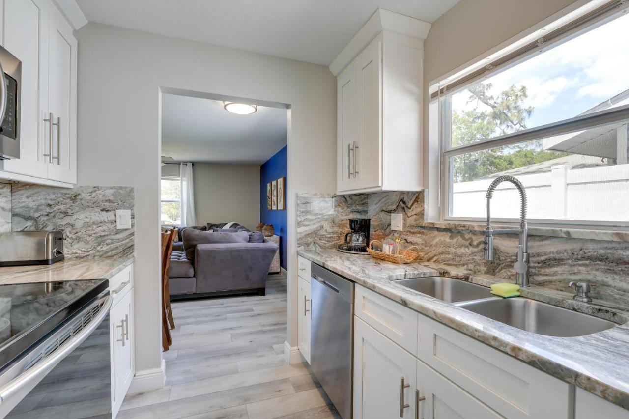 Coastal Minutes To Beach! Sarasota