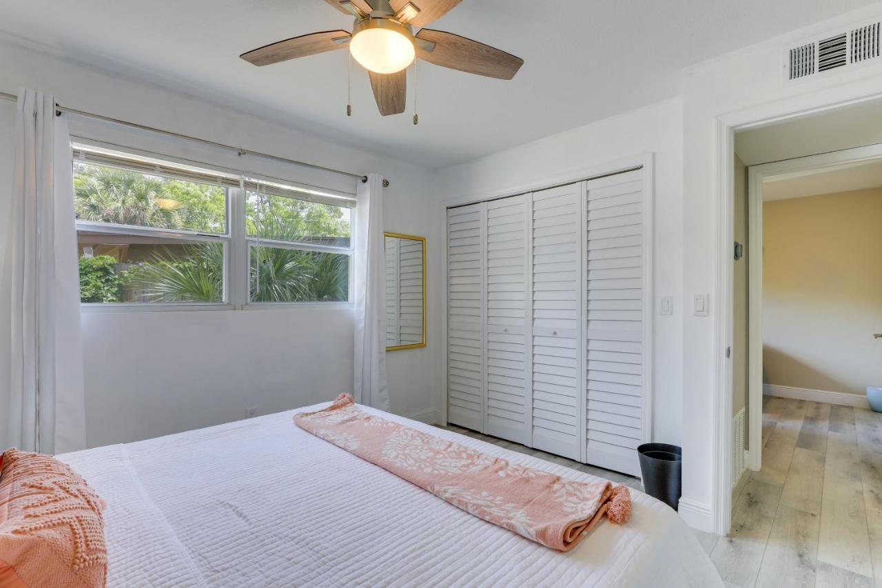 Coastal Minutes To Beach! Apartment