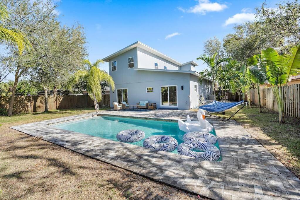Florida Getaway With Backyard Pool Oasis Holiday home