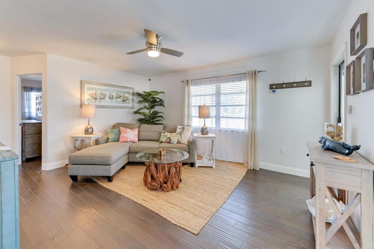 Sunny With Pool Near Siesta Key Beach! Holiday home