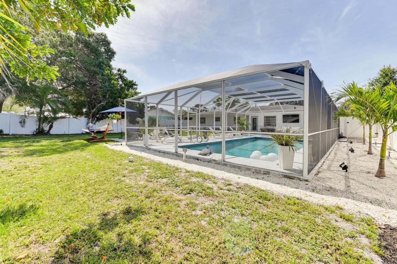 Sunny With Pool Near Siesta Key Beach! Holiday home