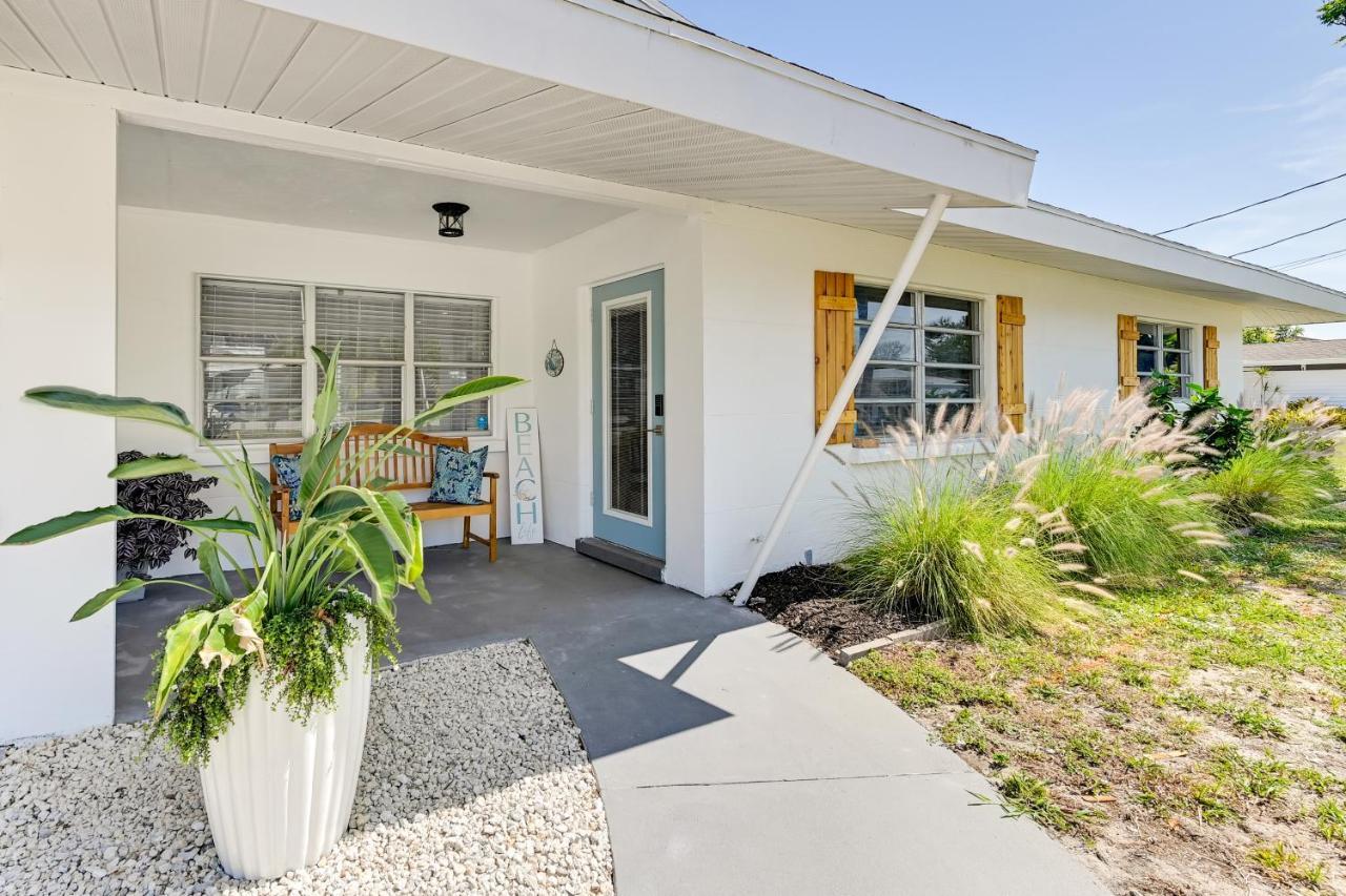 Sunny With Pool Near Siesta Key Beach! Holiday home
