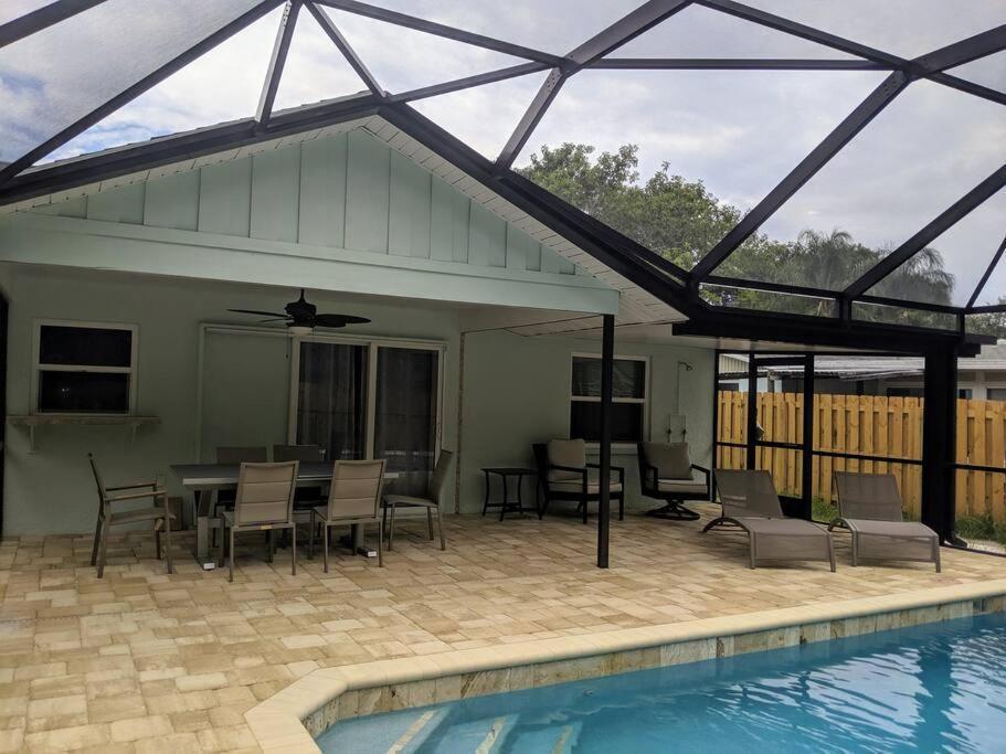 Holiday home New England 3bd 2bt Heated Pool Close To Siesta *