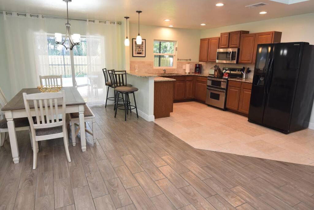 New England 3bd 2bt Heated Pool Close To Siesta Holiday home *
