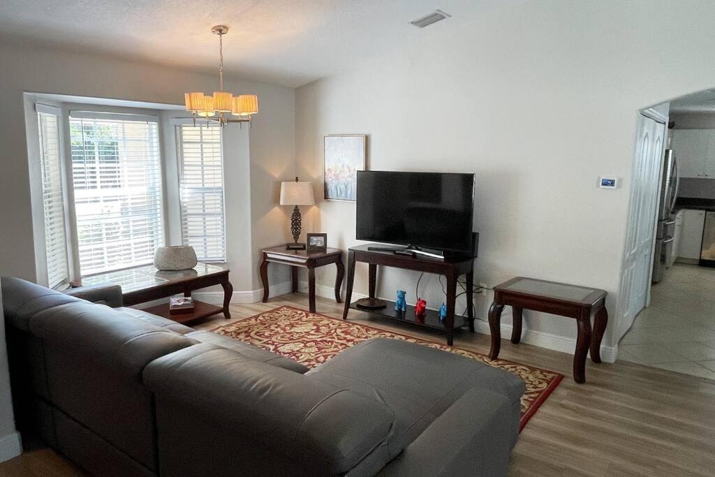 Bernice 3bd2bth With Heated Pool Near Siesta Key! Sarasota