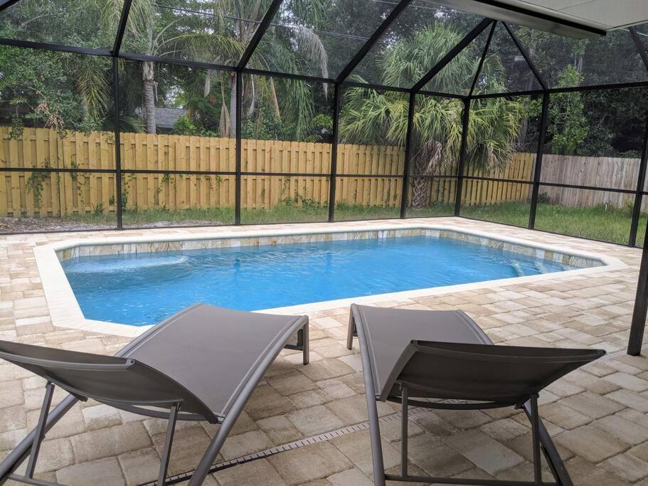 Holiday home New England 3bd 2bt Heated Pool Close To Siesta *