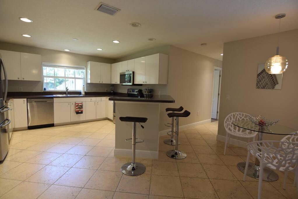 Bernice 3bd2bth With Heated Pool Near Siesta Key!