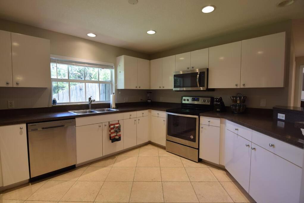 Holiday home Bernice 3bd2bth With Heated Pool Near Siesta Key! *