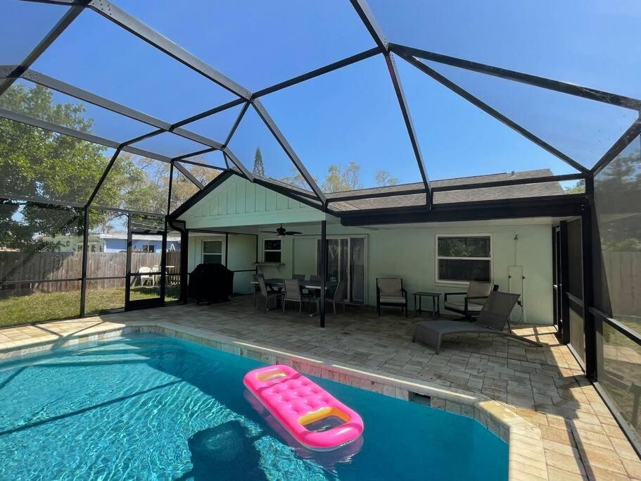 Holiday home New England 3bd 2bt Heated Pool Close To Siesta *