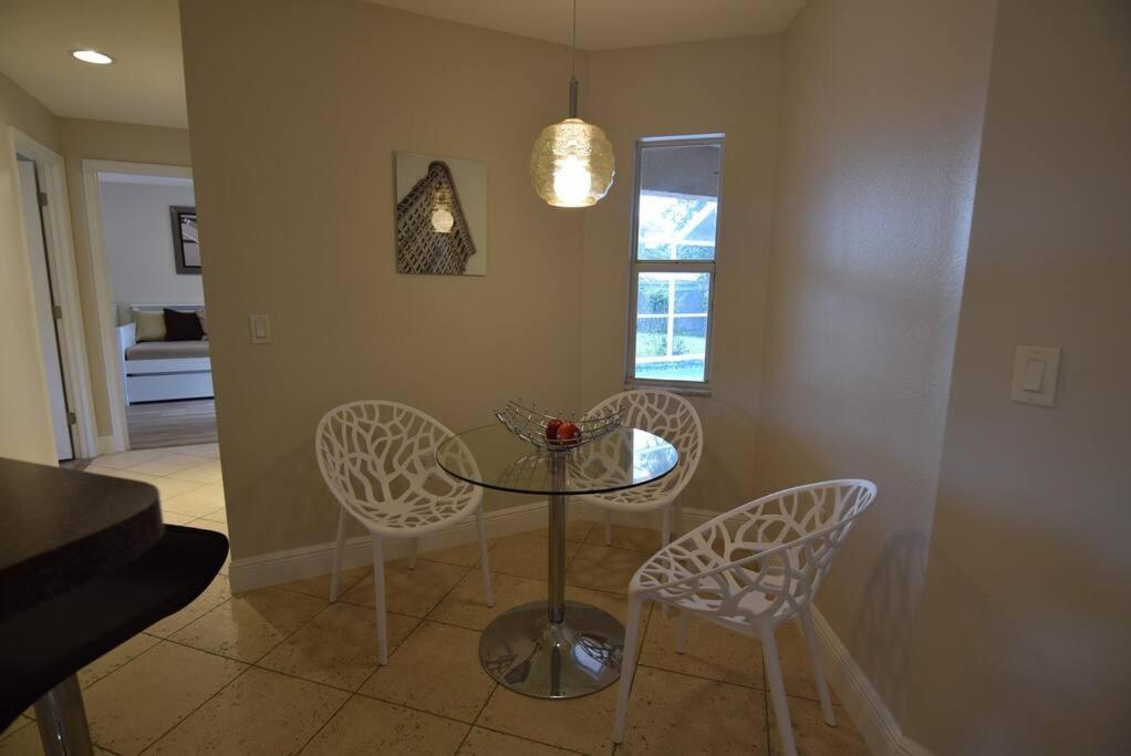 Bernice 3bd2bth With Heated Pool Near Siesta Key!
