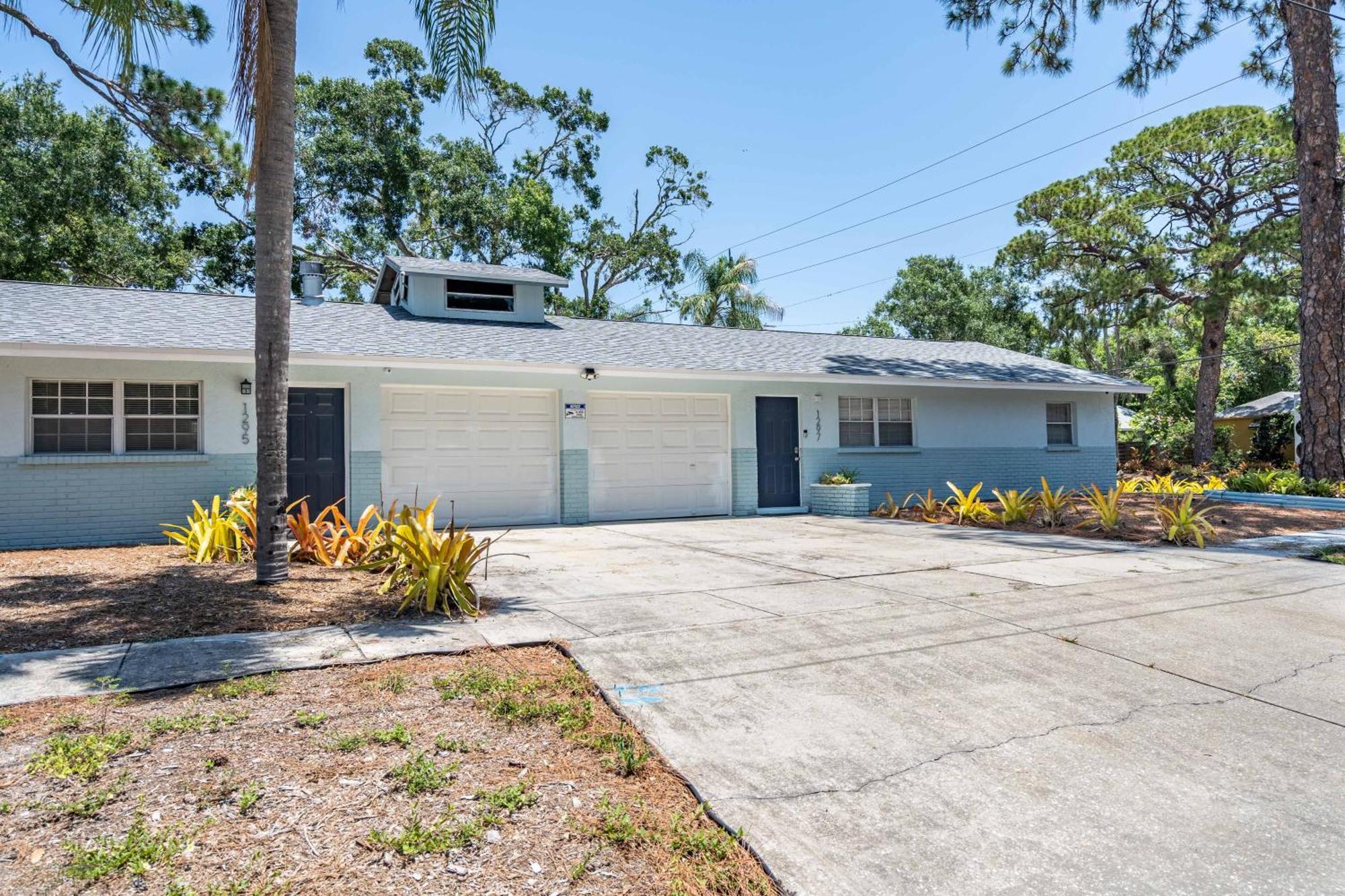 2bed 1bath Minutes To Downtown, Beaches, Restaurants, Theaters And Apartment *