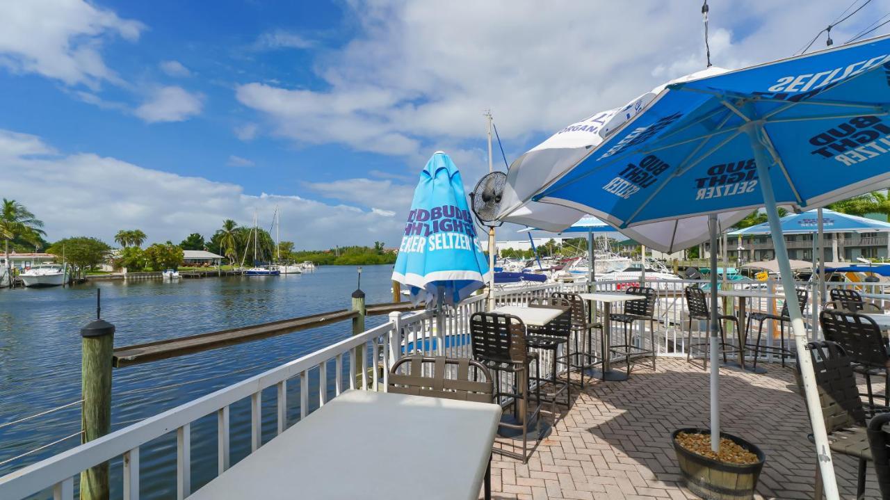 Aparthotel Waterfront Room, Heated Pool, Tiki Bar & Grill