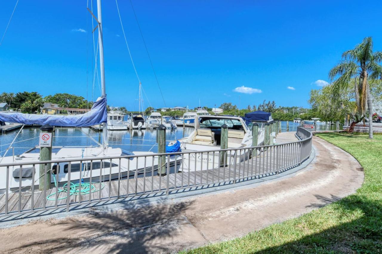 Waterfront Room, Heated Pool, Tiki Bar & Grill * Sarasota