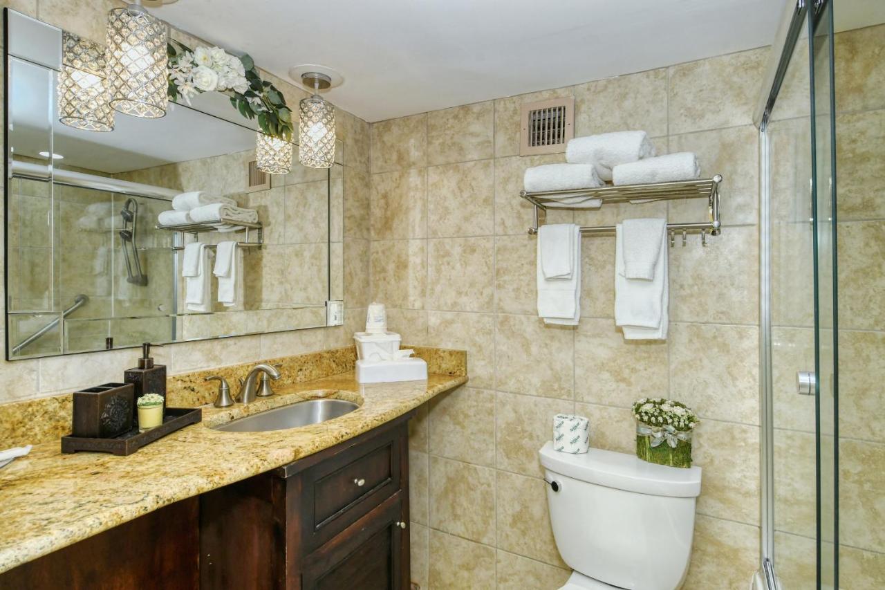 Aparthotel Waterfront Room, Heated Pool, Tiki Bar & Grill