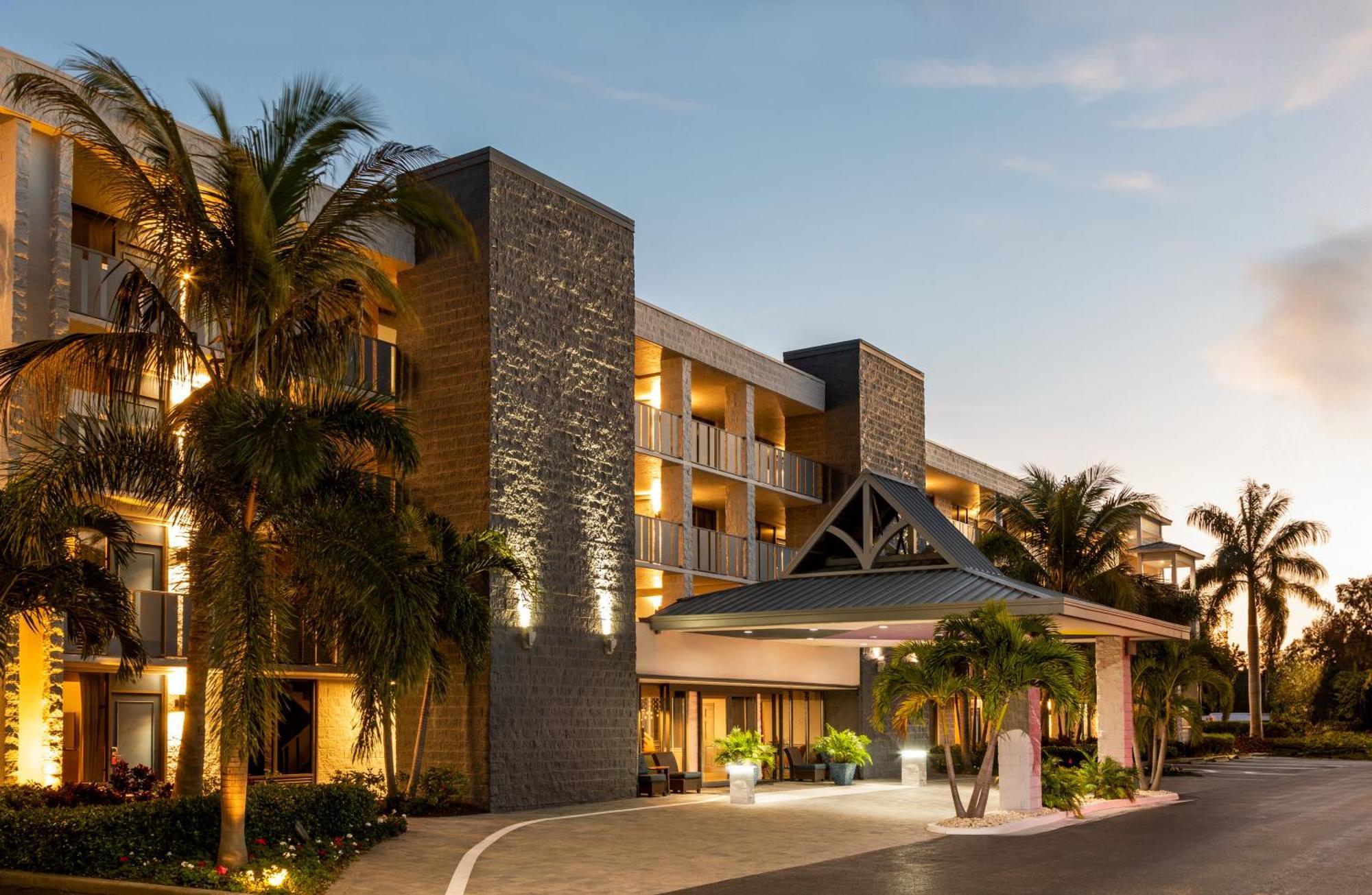 Spark By Hilton Sarasota Siesta Key Gateway 3* Point O'Rocks