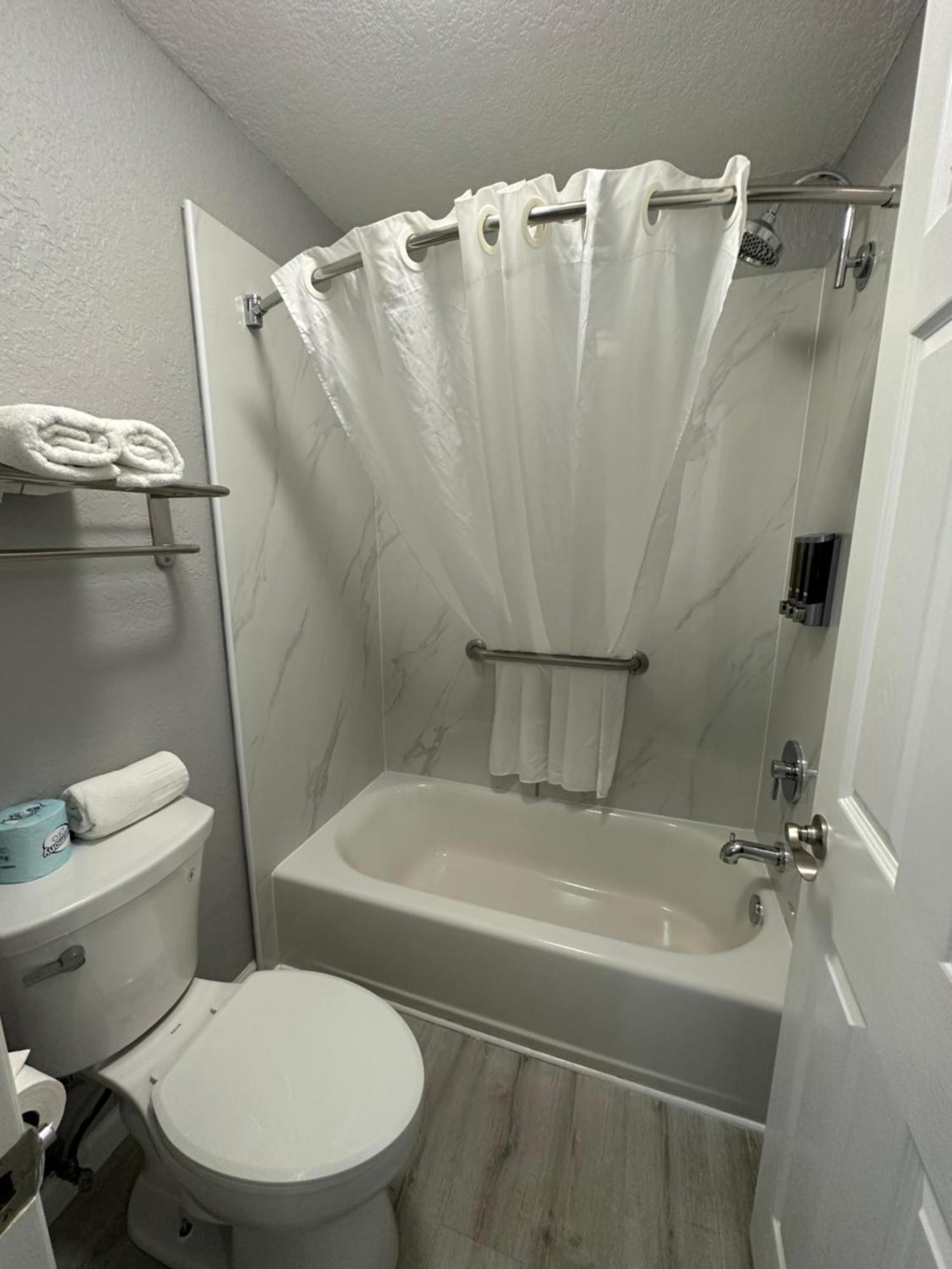 Hotel Lantern & -
