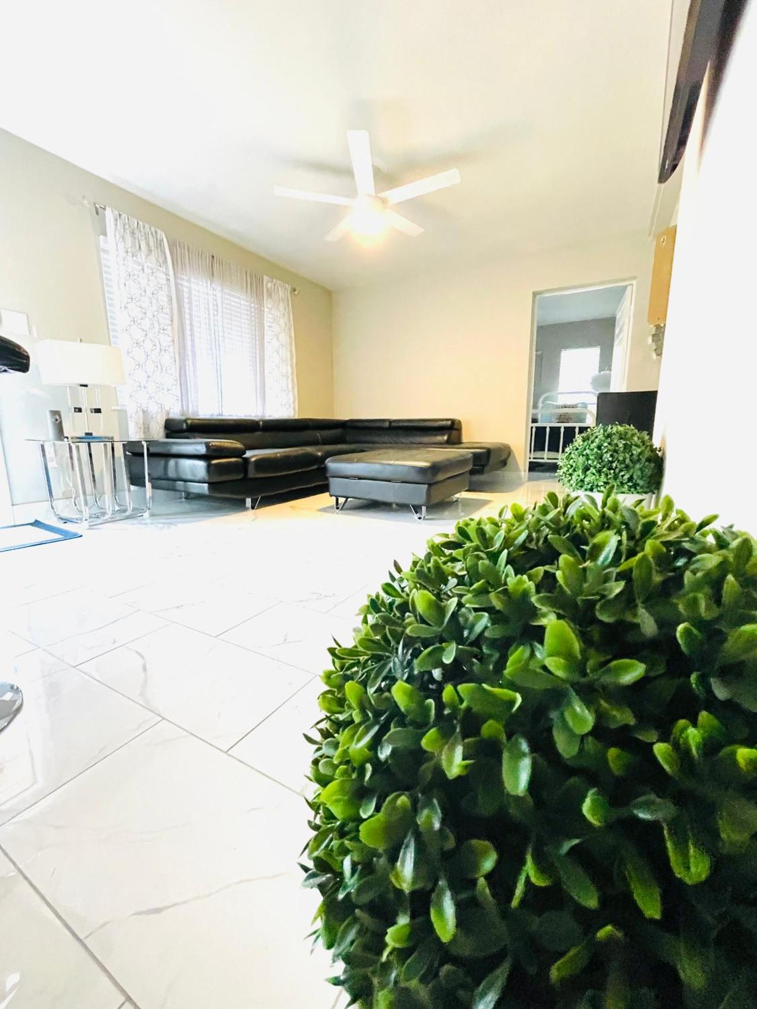 3 Miles To Siesta Key #1 In America Apartment *