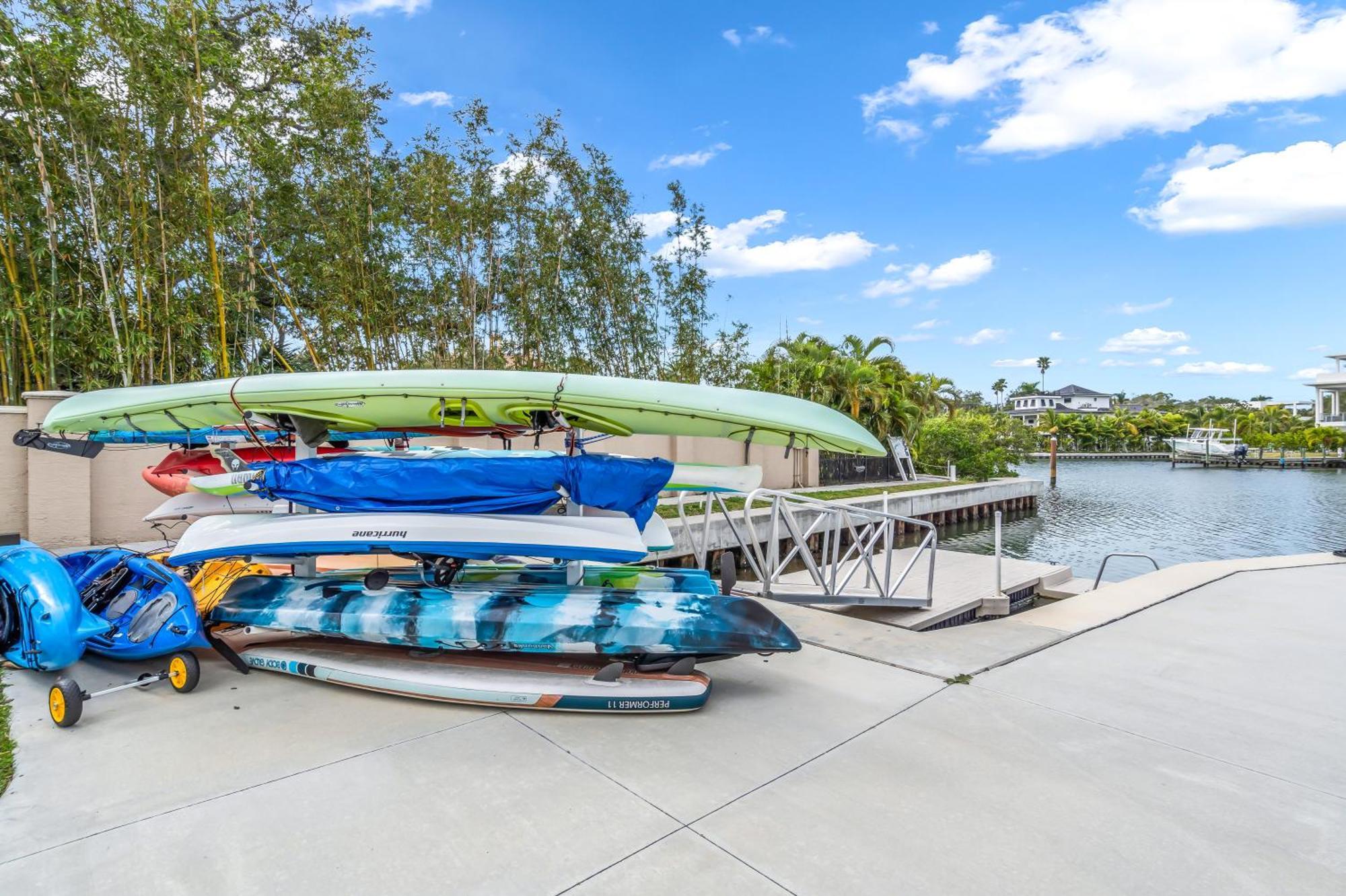 Apartment Waterside Retreat: Modern 2br, Mins To & Sarasota