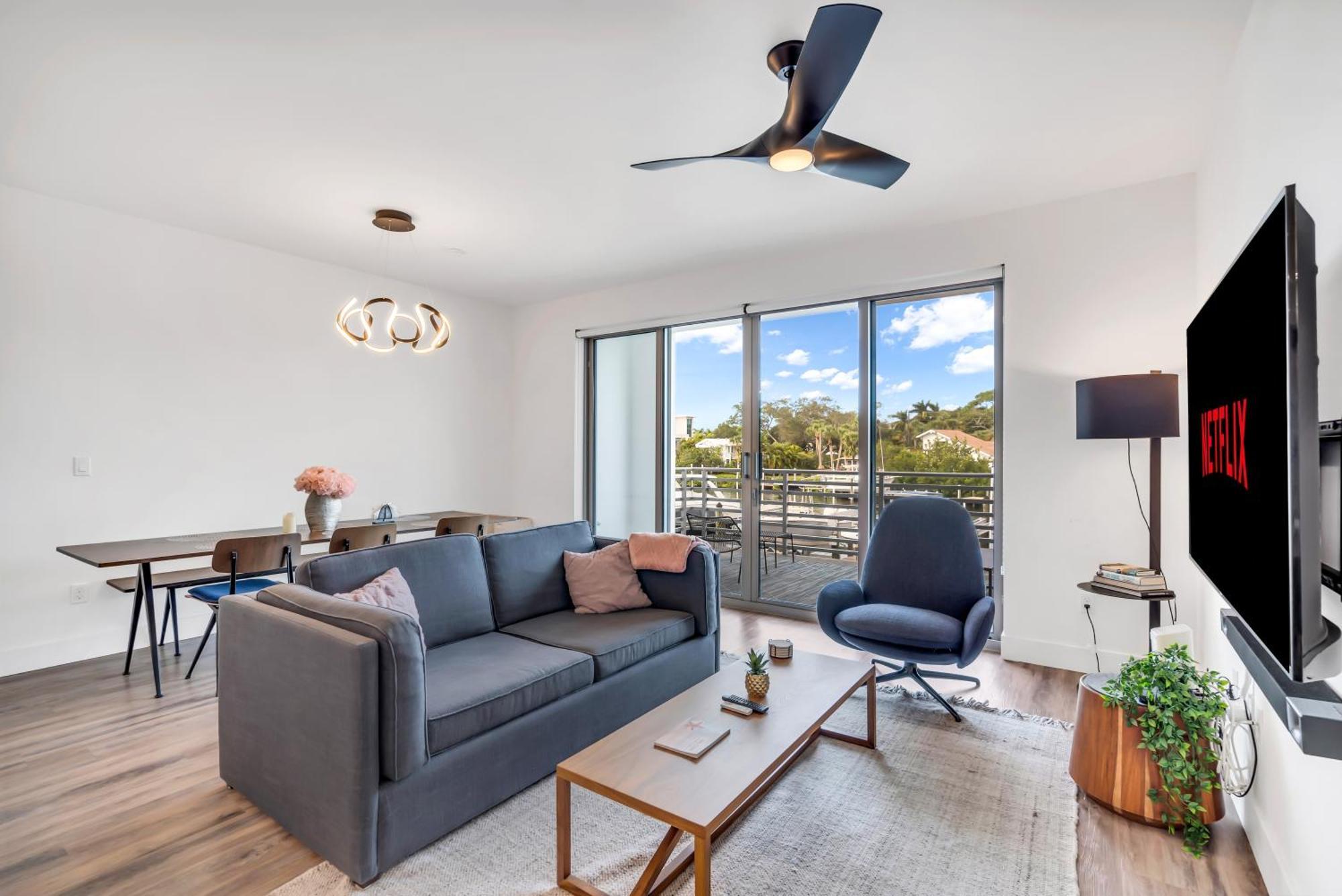 Waterside Retreat: Modern 2br, Mins To & * Sarasota