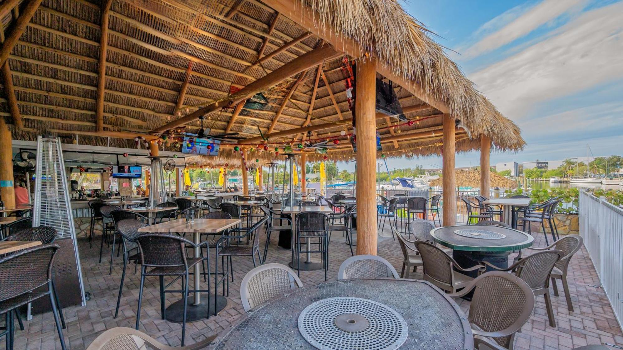 All-new Waterfront With Balcony,pool,tiki Bar,gym Sarasota