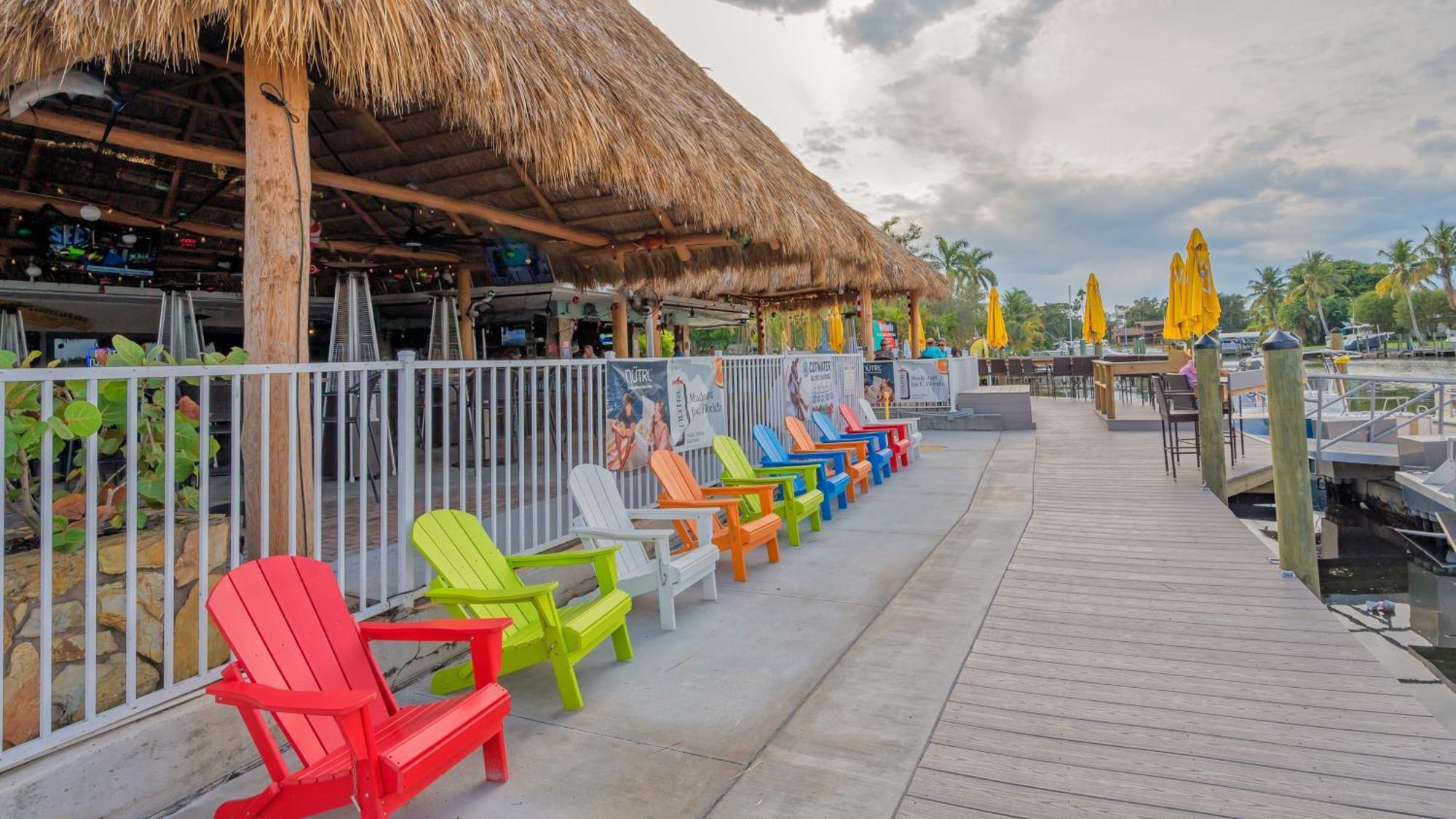 Apartment All-new Waterfront With Balcony,pool,tiki Bar,gym *