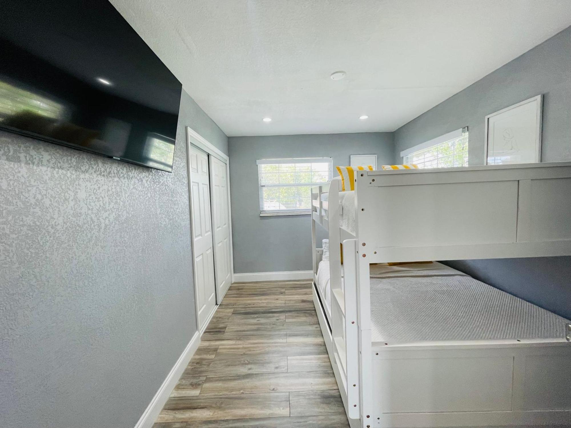 Holiday home Paradise Heated Pool Near Img & Siesta Key Sarasota