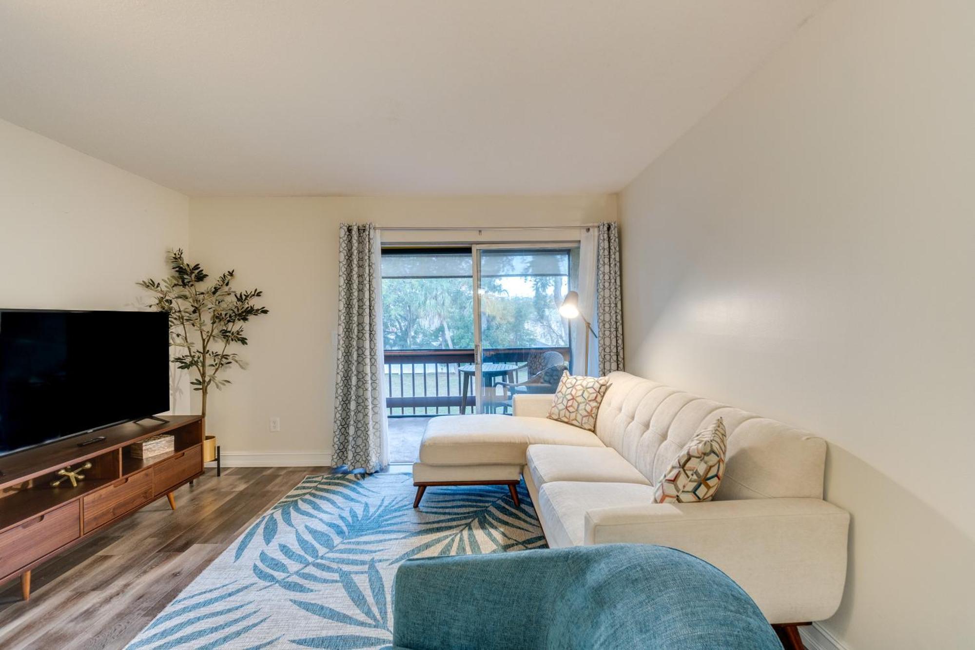Quaint 4 Mi To Siesta Key Beach! Apartment