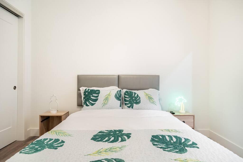 Waterside Retreat: Modern 2br, Mins To & Apartment *
