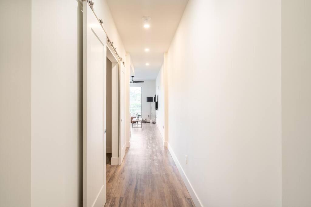 Waterside Retreat: Modern 2br, Mins To & * Sarasota