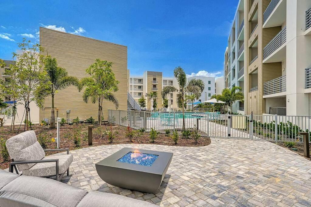 Waterside Retreat: Modern 2br, Mins To & * Sarasota