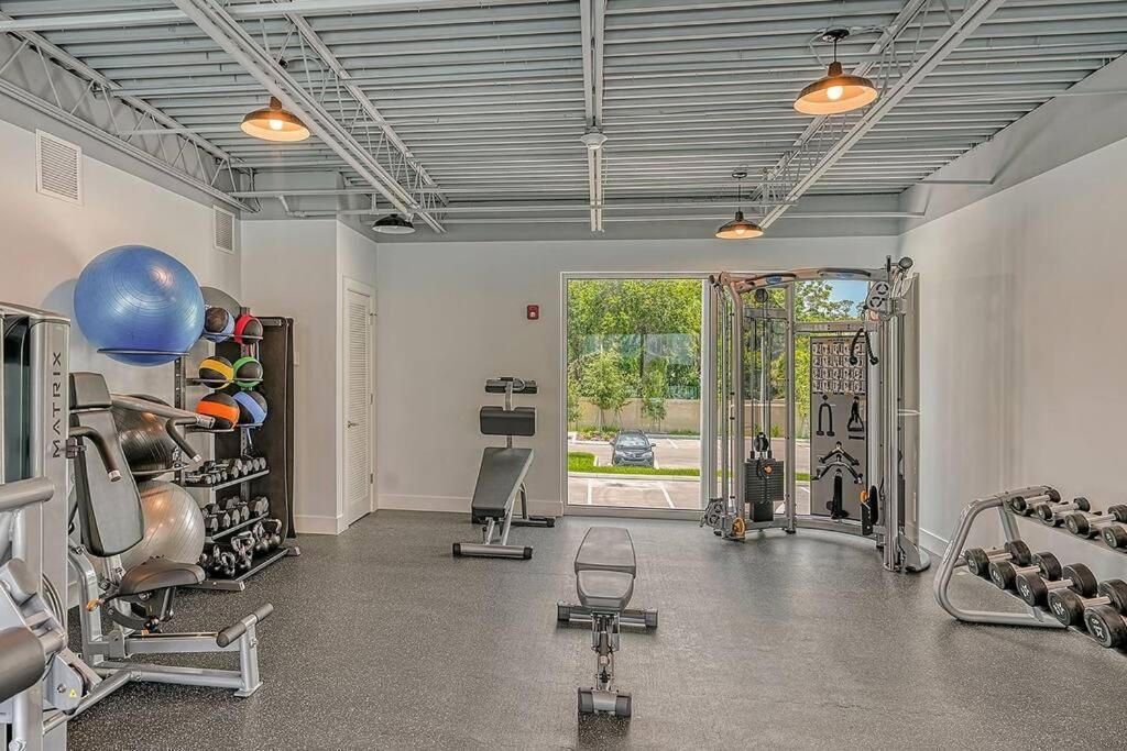 Waterside Retreat: Modern 2br, Mins To & Apartment Sarasota