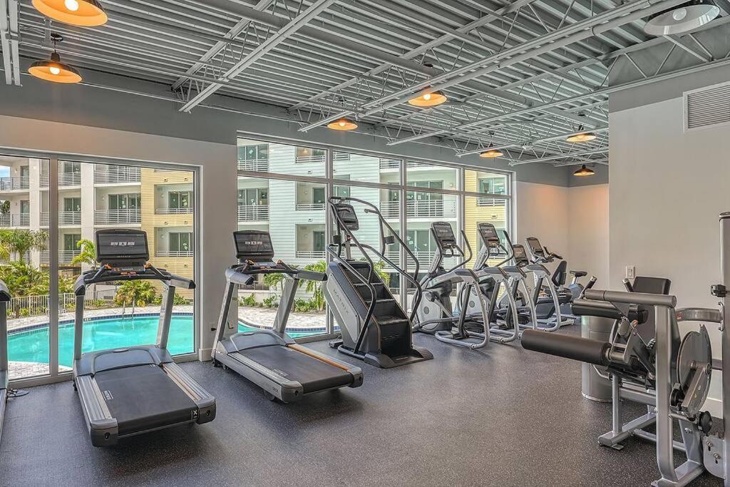 Waterside Retreat: Modern 2br, Mins To &