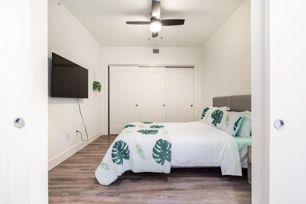 Waterside Retreat: Modern 2br, Mins To &