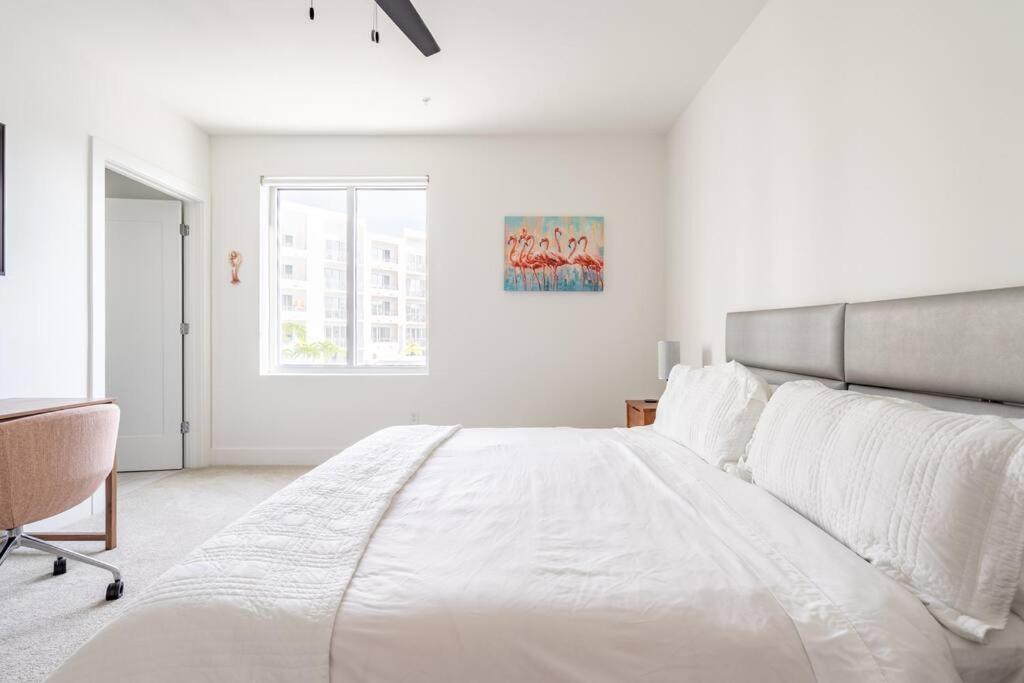 Apartment Waterside Retreat: Modern 2br, Mins To &