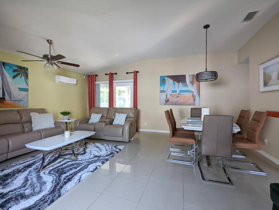 3bed & 2bath Couple Minutes From Siesta Key & Downtown Holiday home