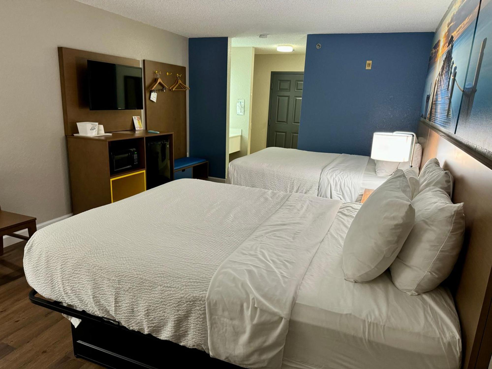 Days By Wyndham Sarasota I-75 Hotel *