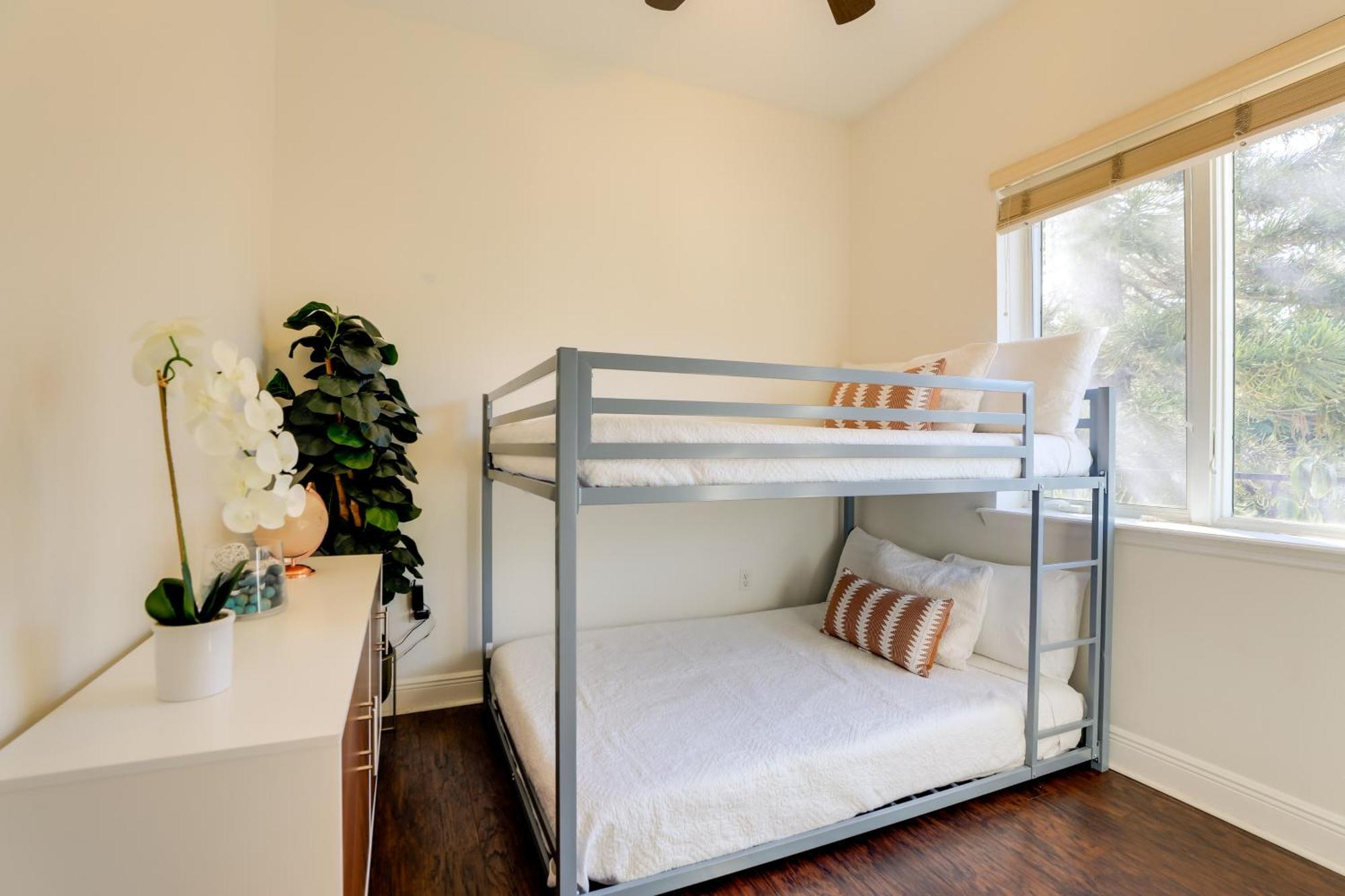 Sunny Abode With Yard About 1 Mi To Dtwn! * Sarasota