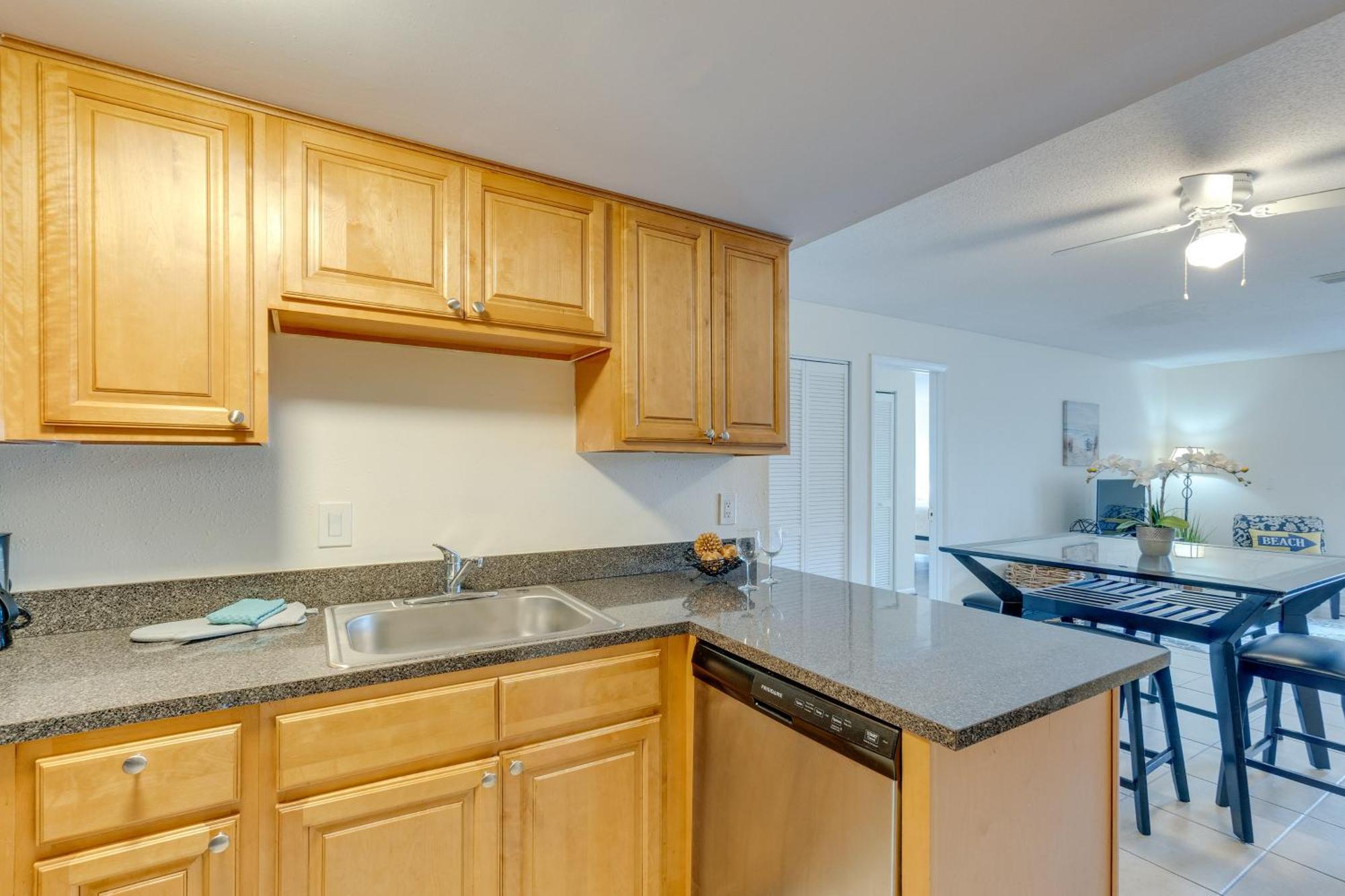 Apartment Updated Sienna Park - 4 Miles To Siesta Key!