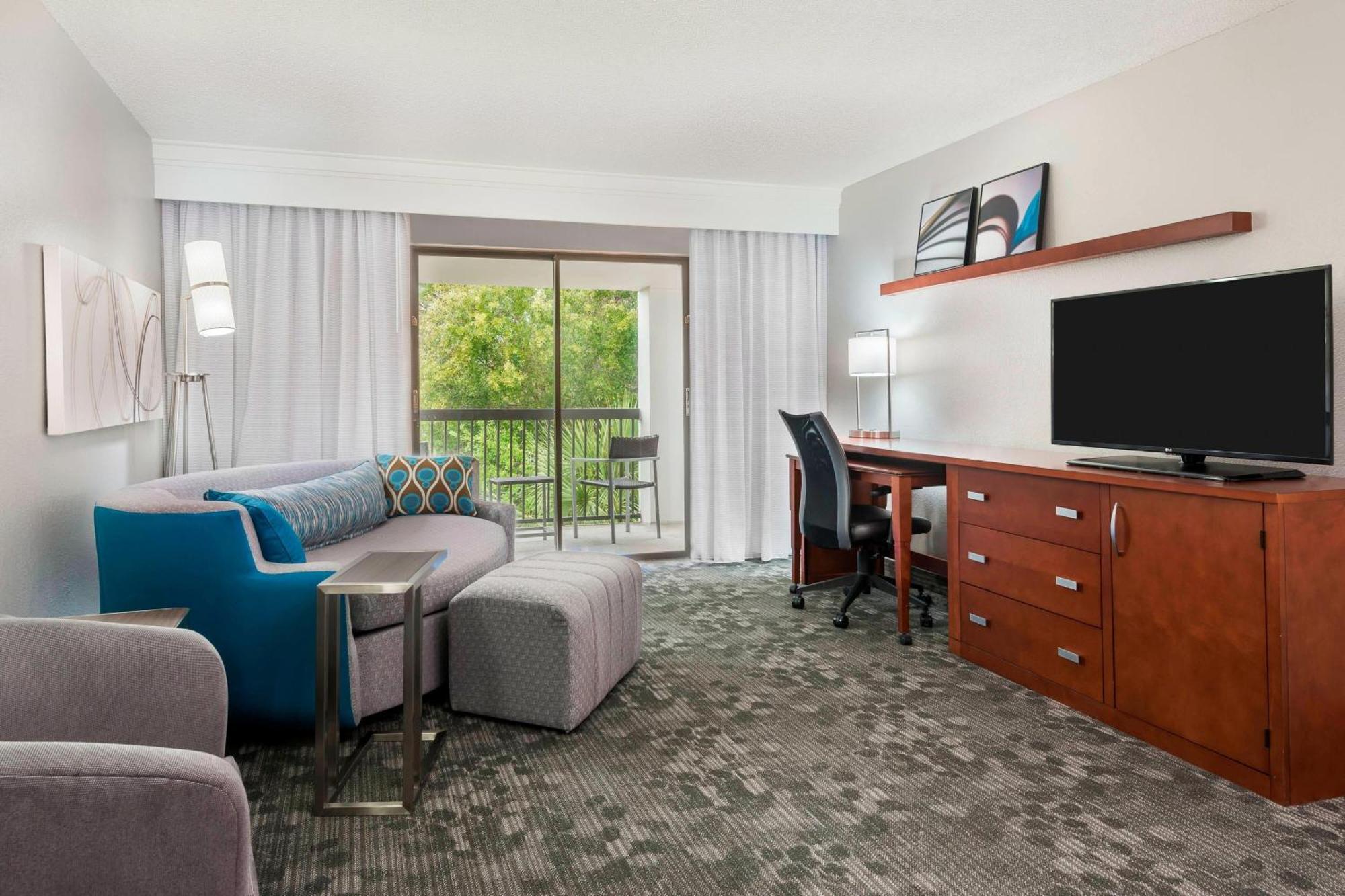 Courtyard Bradenton Airport 3*