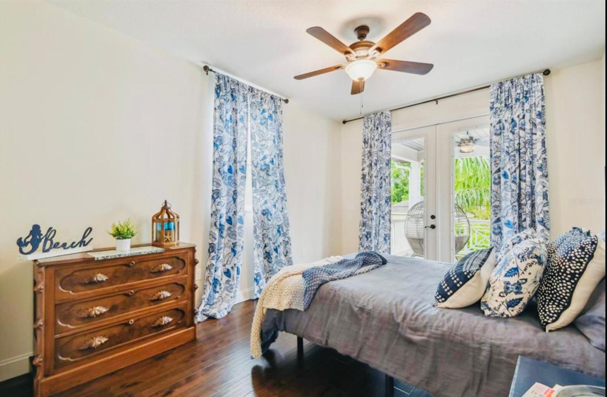 Downtown Pet-friendly @ The Park Home-635 Holiday home
