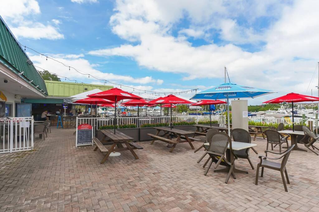 Brand-new Waterfront-pool, Tiki Bar, Gym * Sarasota