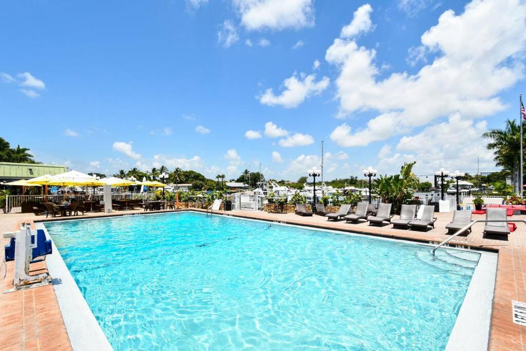 Apartment Brand-new Waterfront-pool, Tiki Bar, Gym Sarasota