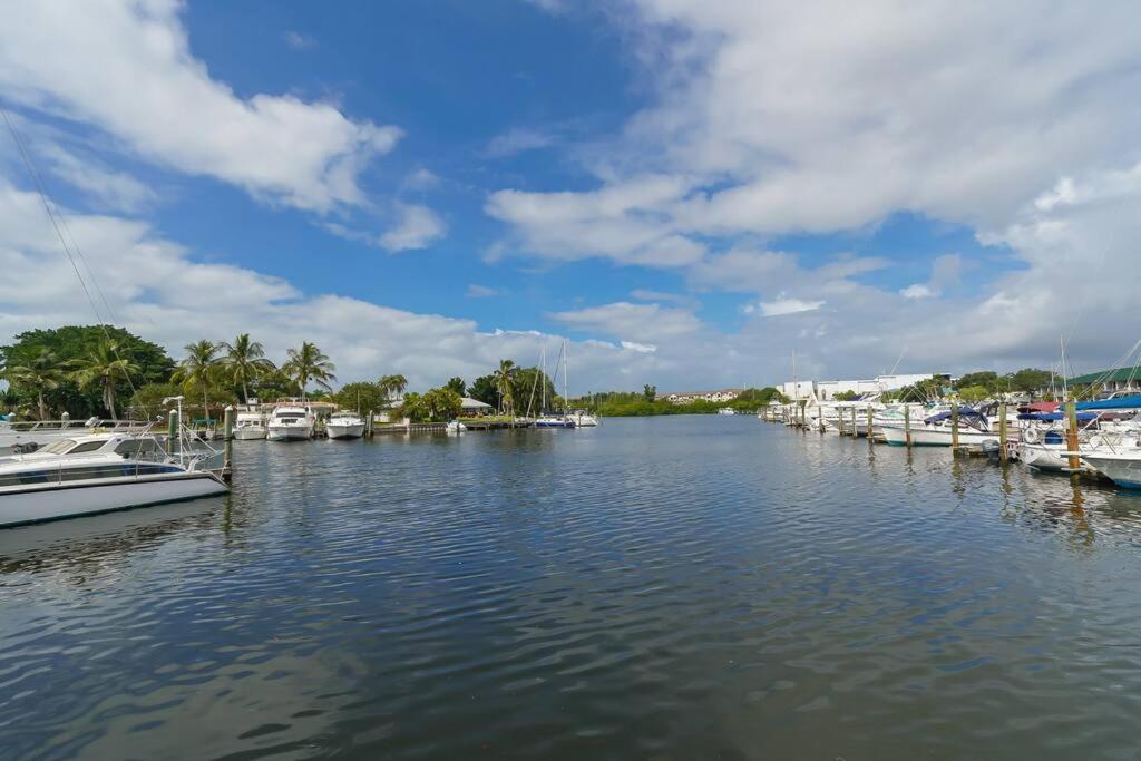 Brand-new Waterfront-pool, Tiki Bar, Gym * Sarasota