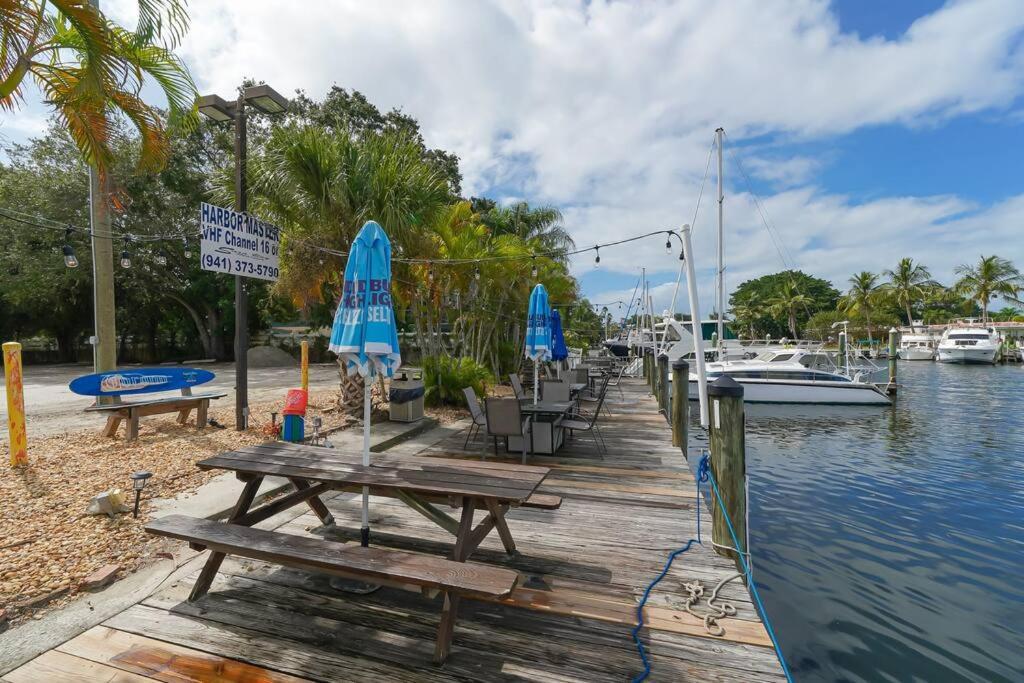 Brand-new Waterfront-pool, Tiki Bar, Gym