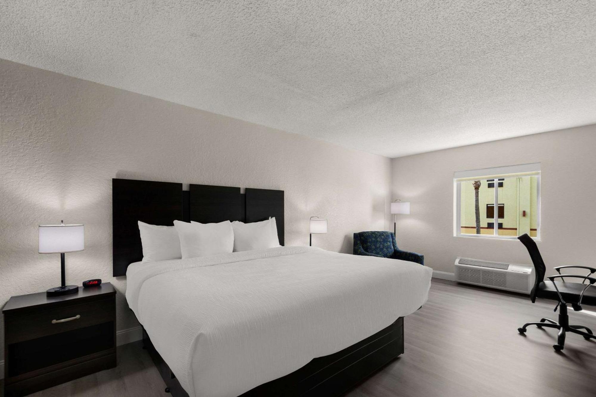 Quality I-75 Inn 2*