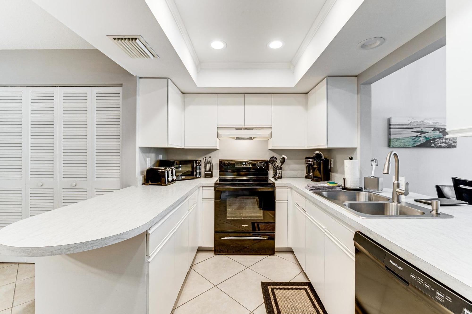 Villa With Pool Access About 4 Mi To Beach! *