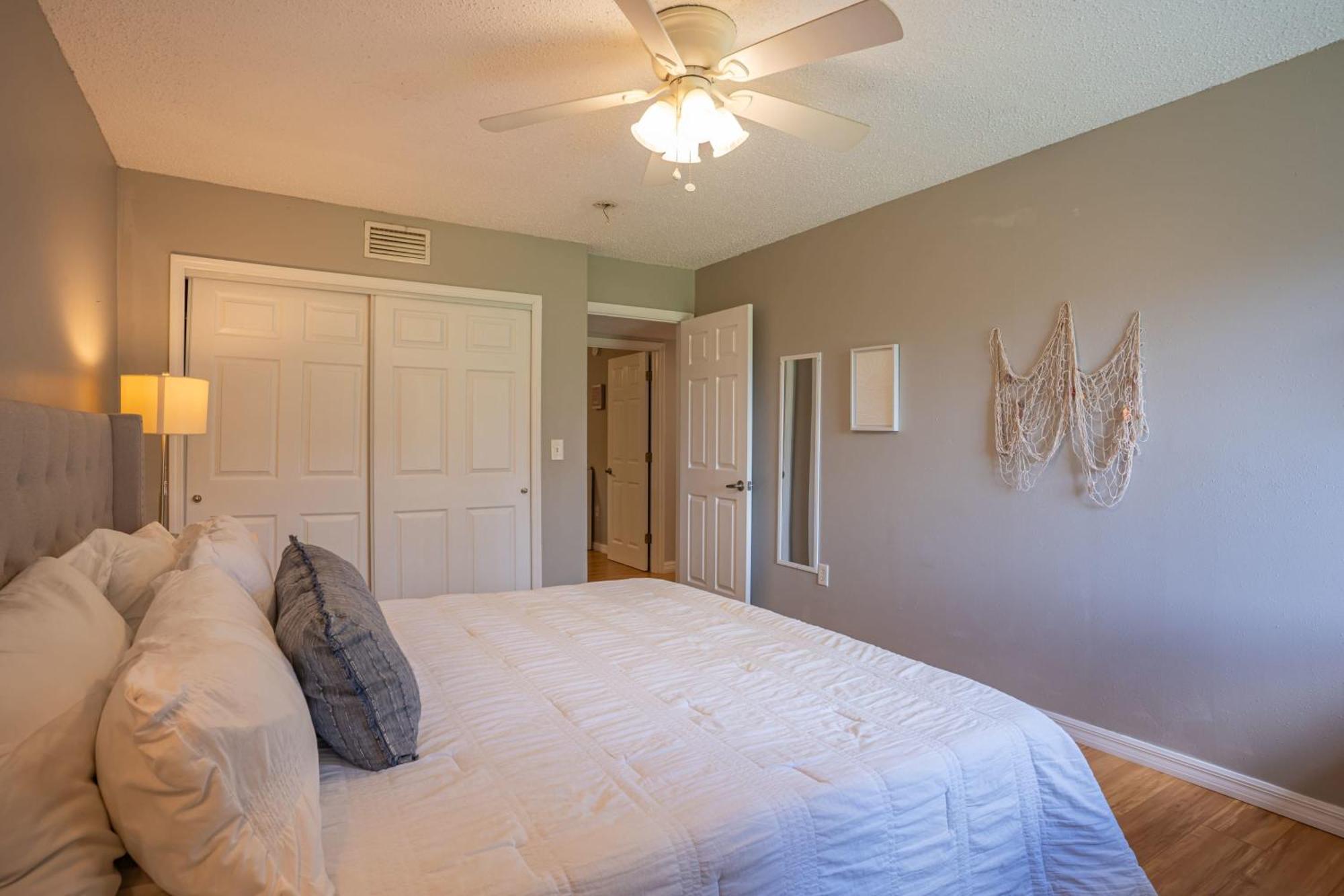 Lovely 3 Bedroom First Floor On Golf Course Sarasota