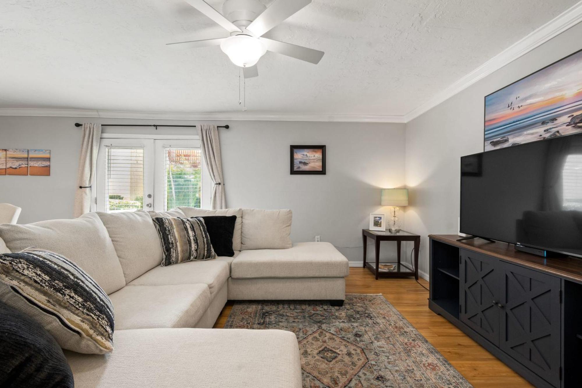 Lovely 3 Bedroom First Floor On Golf Course Sarasota