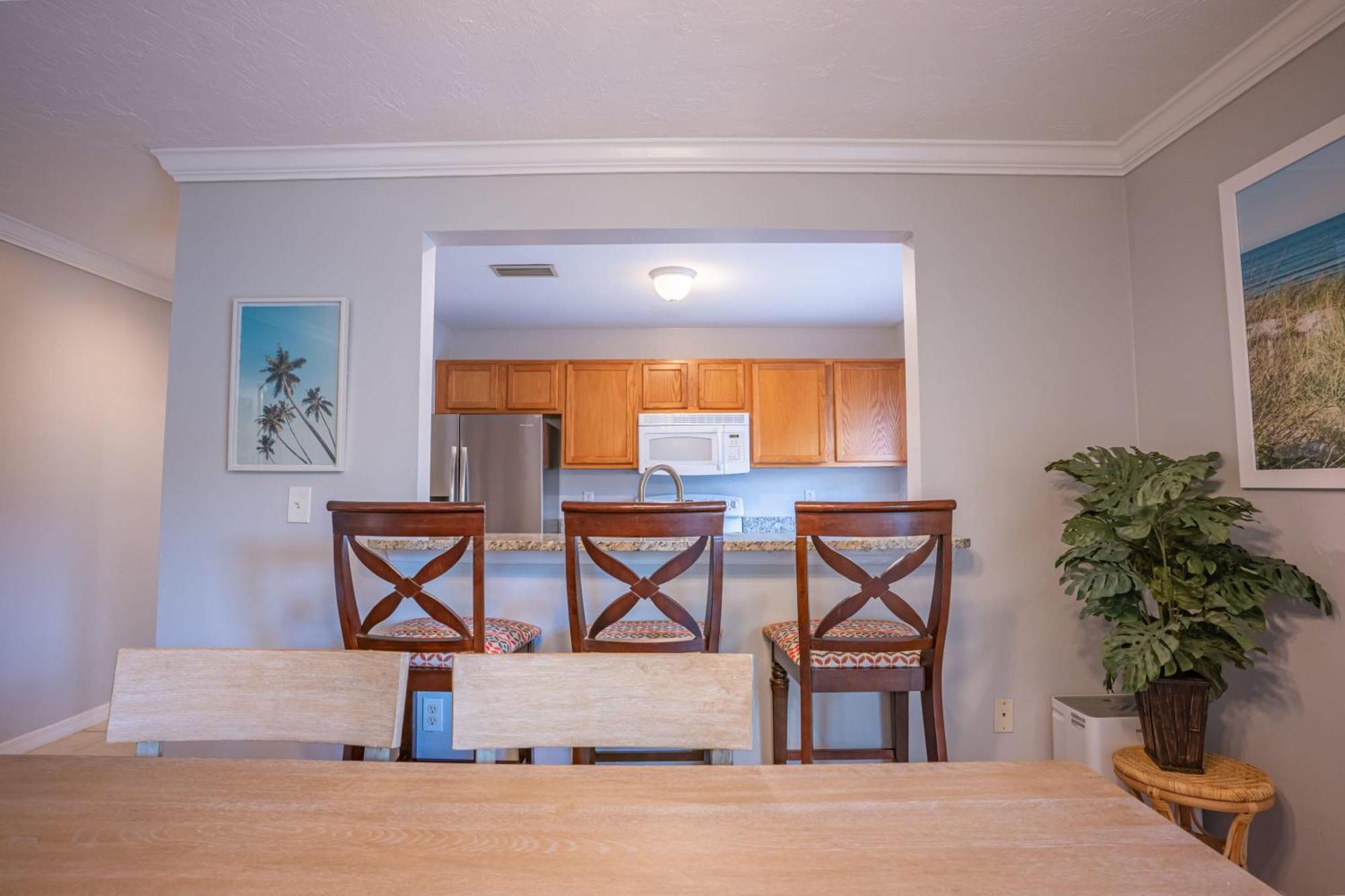Lovely 3 Bedroom First Floor On Golf Course * Sarasota