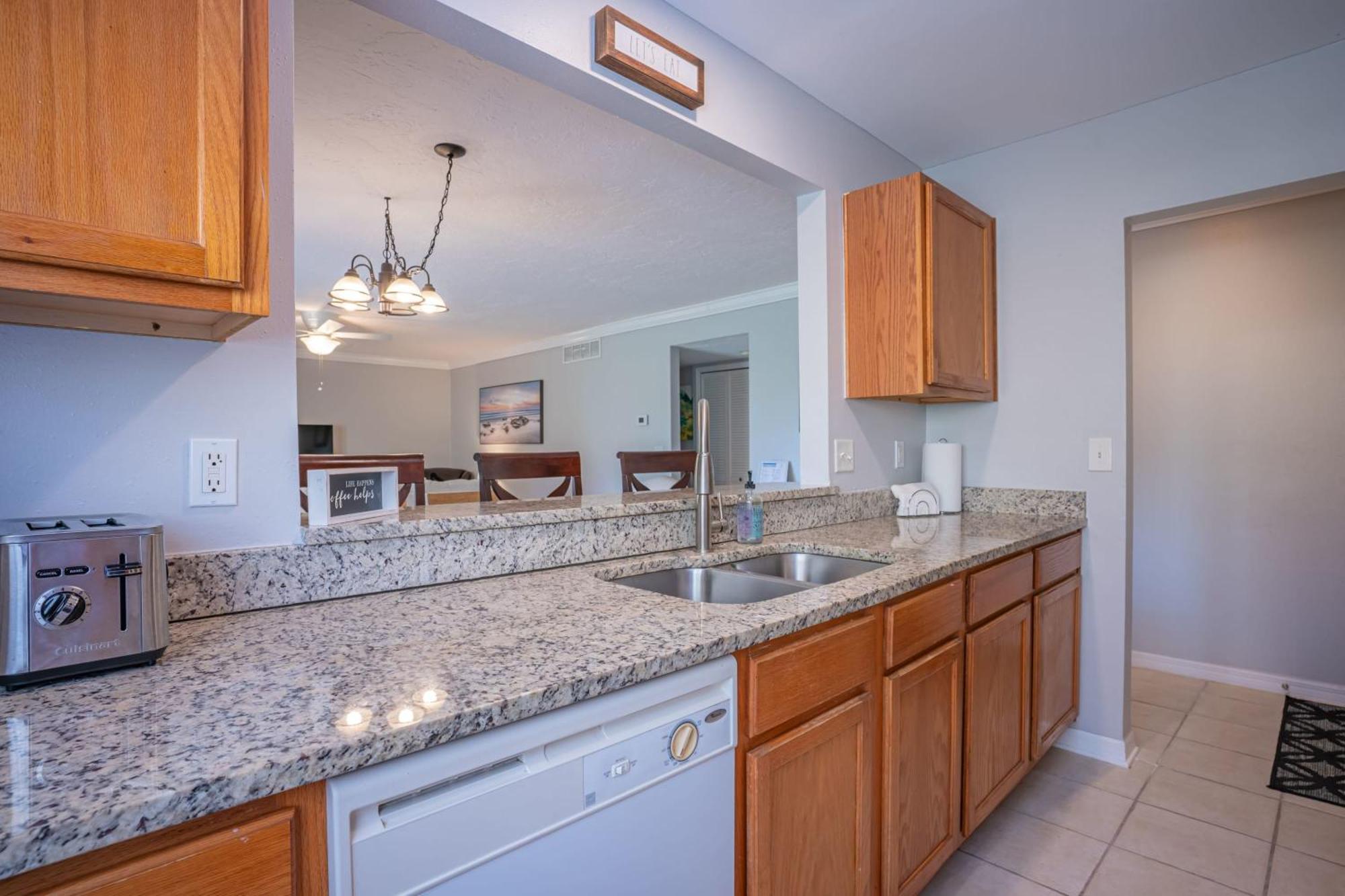 Lovely 3 Bedroom First Floor On Golf Course *